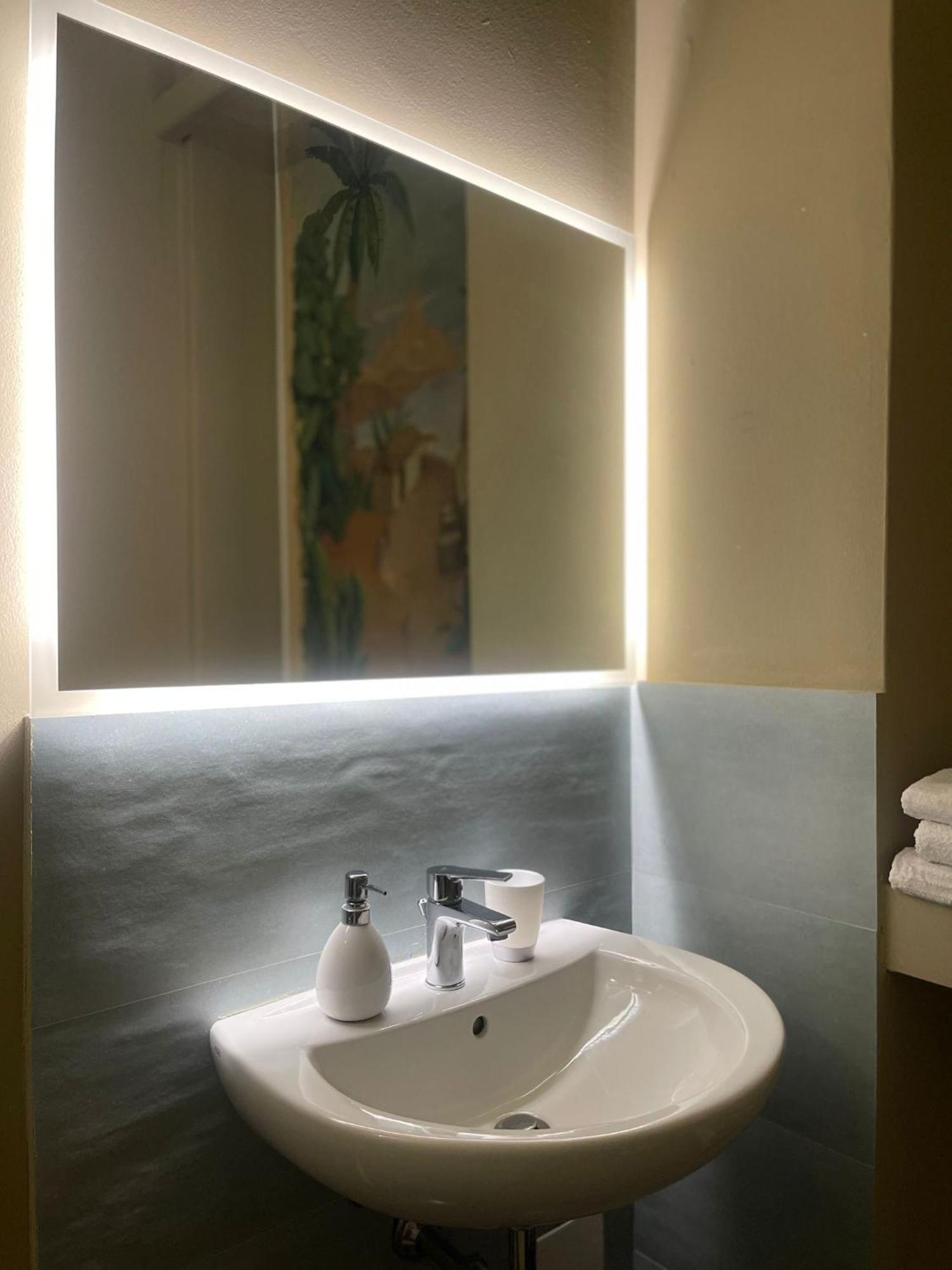 B&B Piazza Duomo Al 55 Voghera Bagian luar foto
